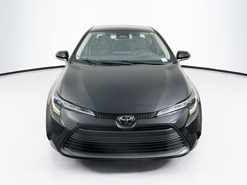 Used 2025 Toyota Corolla LE FWD image 2