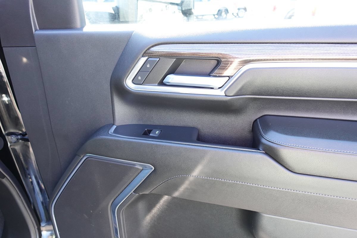 Used 2024 Chevrolet Silverado 2500 LT w/ Midnight Edition AWD/4WD image 35