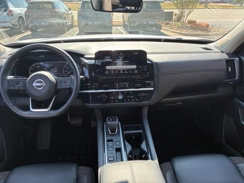 Certified 2025 Nissan Pathfinder SL w/ SL Premium Package FWD image 13