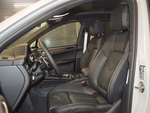 New 2026 Porsche Macan image 16