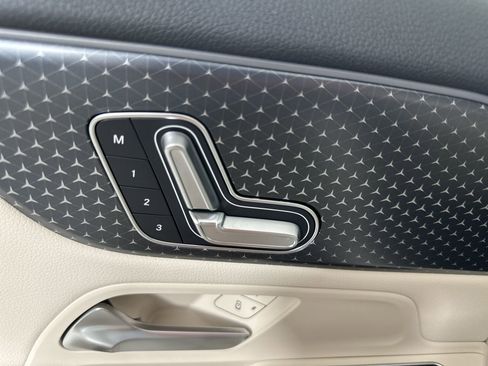 Used 2025 Mercedes-Benz GLA 250 4MATIC image 11