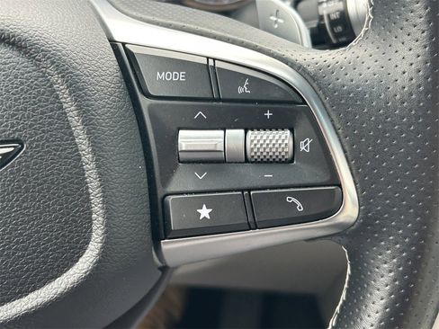 Used 2025 Genesis G70 2.5T image 35