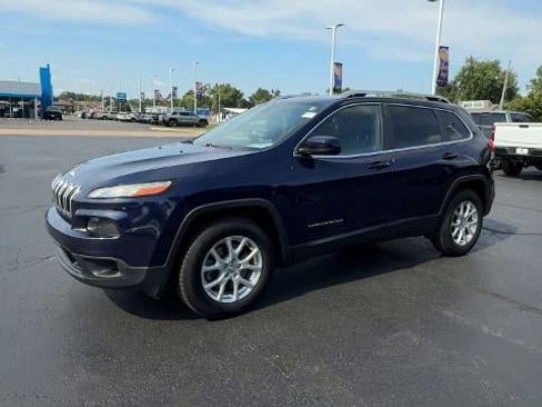 Used 2016 Jeep Cherokee Latitude AWD/4WD image 4