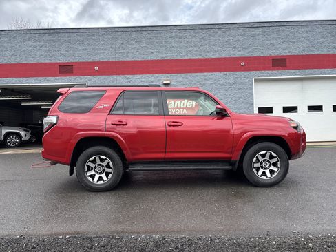 Used 2024 Toyota 4Runner TRD Off-Road image 2