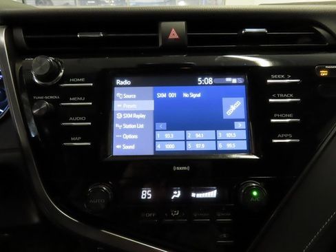 Used 2020 Toyota Camry SE image 24