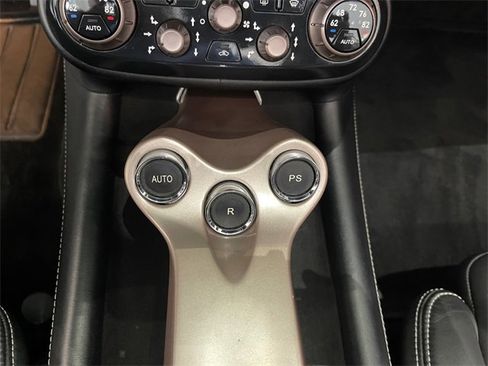 Used 2014 Ferrari California image 23