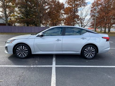 Used 2024 Nissan Altima 2.5 SV image 4