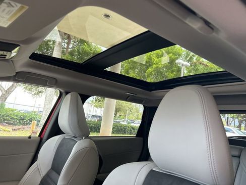 New 2025 Mitsubishi Outlander SE image 17