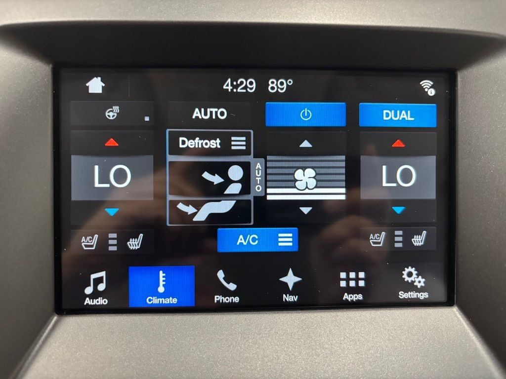 Used 2018 Ford Edge Titanium w/ Equipment Group 301A AWD/4WD image 27