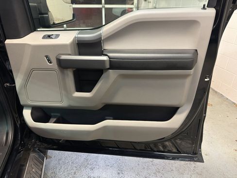 Used 2017 Ford F150 XLT w/ Equipment Group 302A Luxury image 21