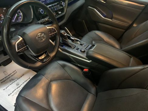 Used 2022 Toyota Highlander Limited AWD/4WD image 11