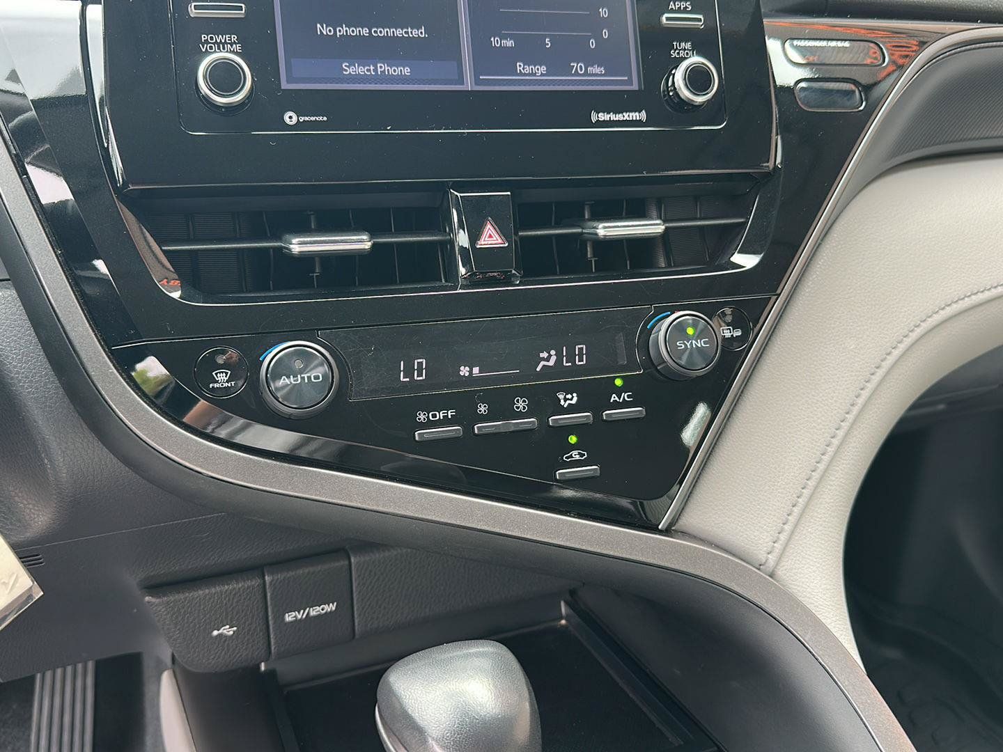 Used 2022 Toyota Camry SE FWD image 19