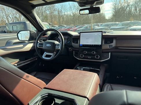 Used 2024 Ford Expedition Limited image 14