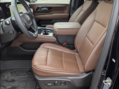 Used 2025 Chevrolet Tahoe High Country w/ Sun And Tow Package image 13