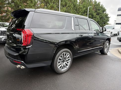 Used 2024 GMC Yukon XL Denali Ultimate AWD/4WD image 10