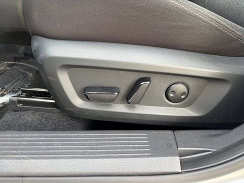 Used 2025 Nissan Rogue SV FWD image 18