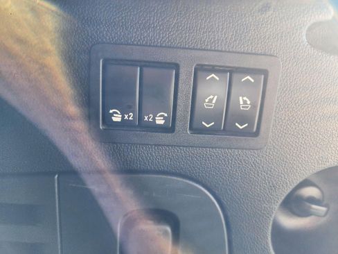 Used 2015 Chevrolet Suburban LTZ image 16