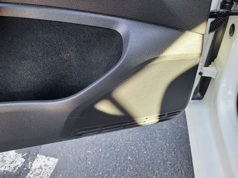 Used 2018 Volkswagen e-Golf SE image 17