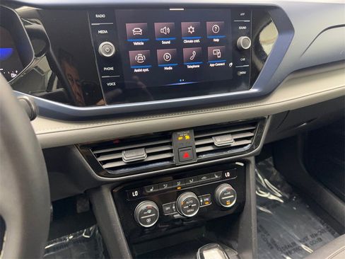 Used 2024 Volkswagen Taos SE image 63