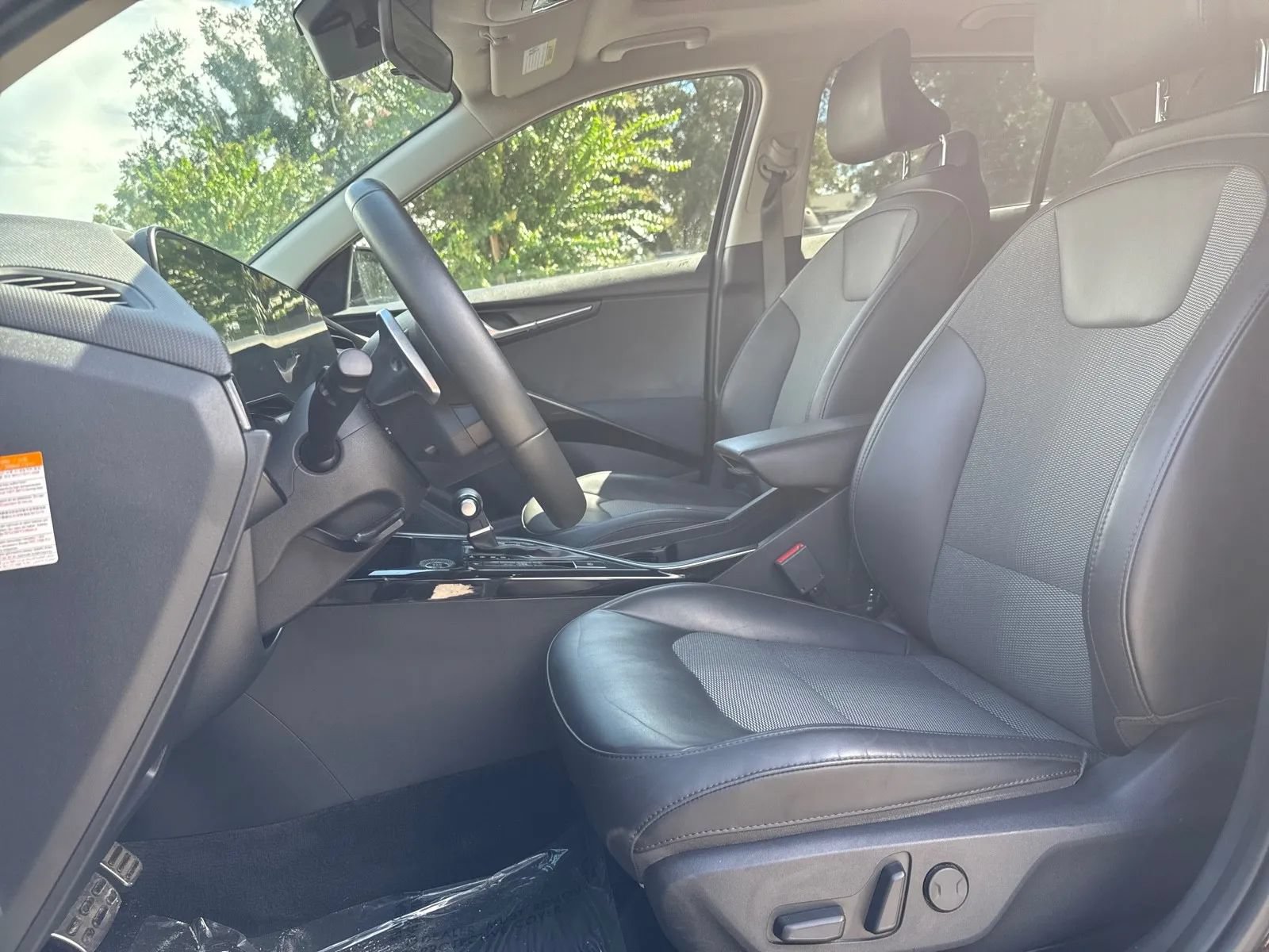 Used 2023 Kia Niro EX Touring FWD image 9
