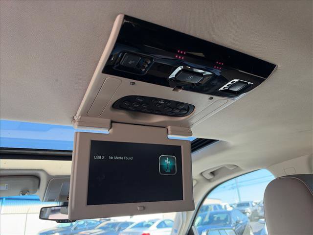 Used 2018 Chevrolet Suburban Premier AWD/4WD image 19