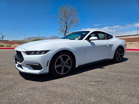 Used 2024 Ford Mustang Coupe RWD image 3