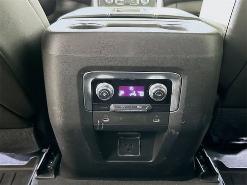 Used 2021 GMC Yukon SLT image 29