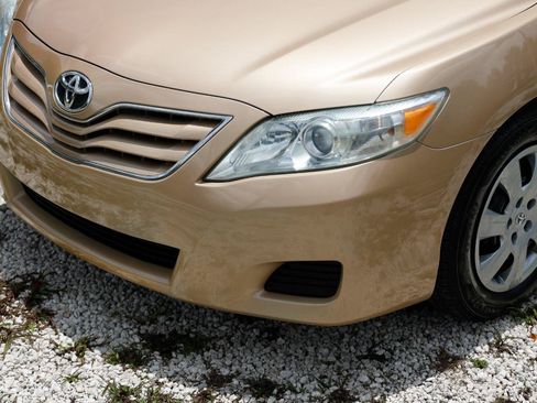 Used 2010 Toyota Camry LE FWD image 23