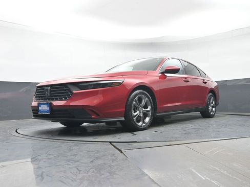 Certified 2023 Honda Accord EX image 31