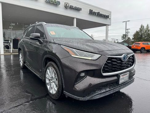 Used 2022 Toyota Highlander Limited image 1
