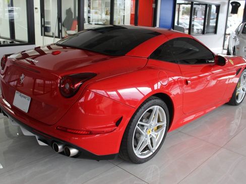 Used 2016 Ferrari California T RWD image 3