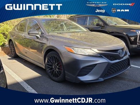 Used 2019 Toyota Camry SE image 1