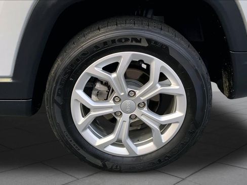Used 2024 Jeep Compass Latitude AWD/4WD image 11