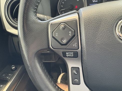 Used 2017 Toyota Tacoma SR5 image 11