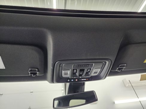 Used 2022 Chevrolet Silverado 2500 High Country w/ Safety Package II image 12