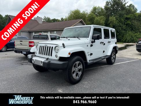 Used 2018 Jeep Wrangler Unlimited Sahara AWD/4WD image 3