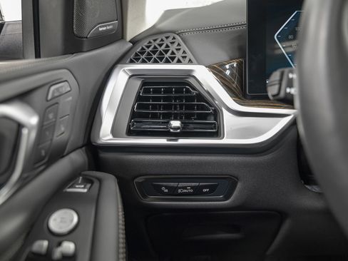 Used 2026 BMW X7 xDrive40i image 18