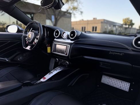 Used 2016 Ferrari California T RWD image 35