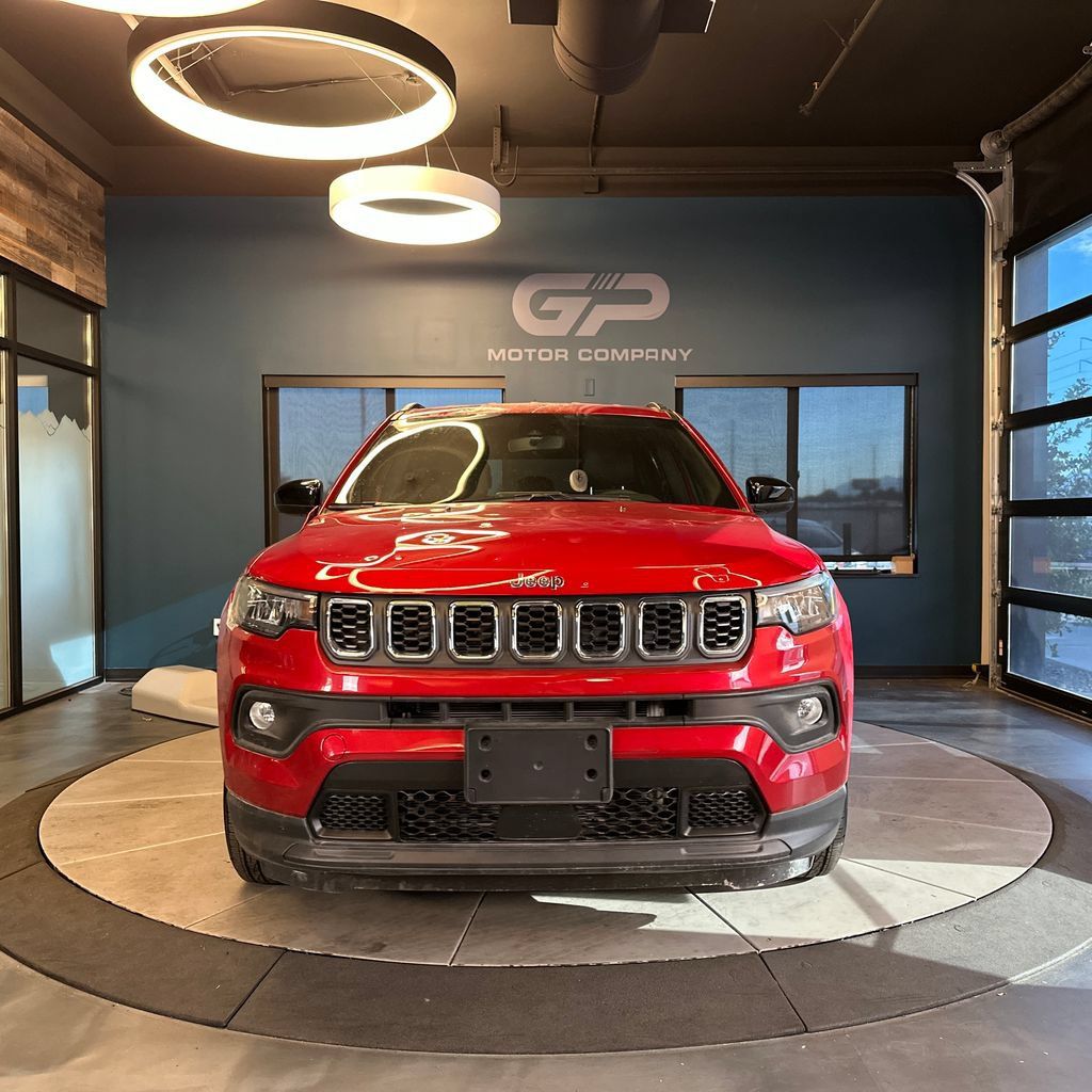 Used 2025 Jeep Compass Latitude AWD/4WD image 8