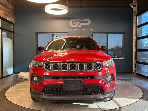 Used 2025 Jeep Compass Latitude AWD/4WD image 8