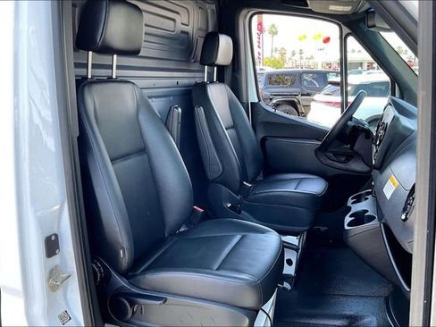 Used 2025 Mercedes-Benz Sprinter 2500 image 5