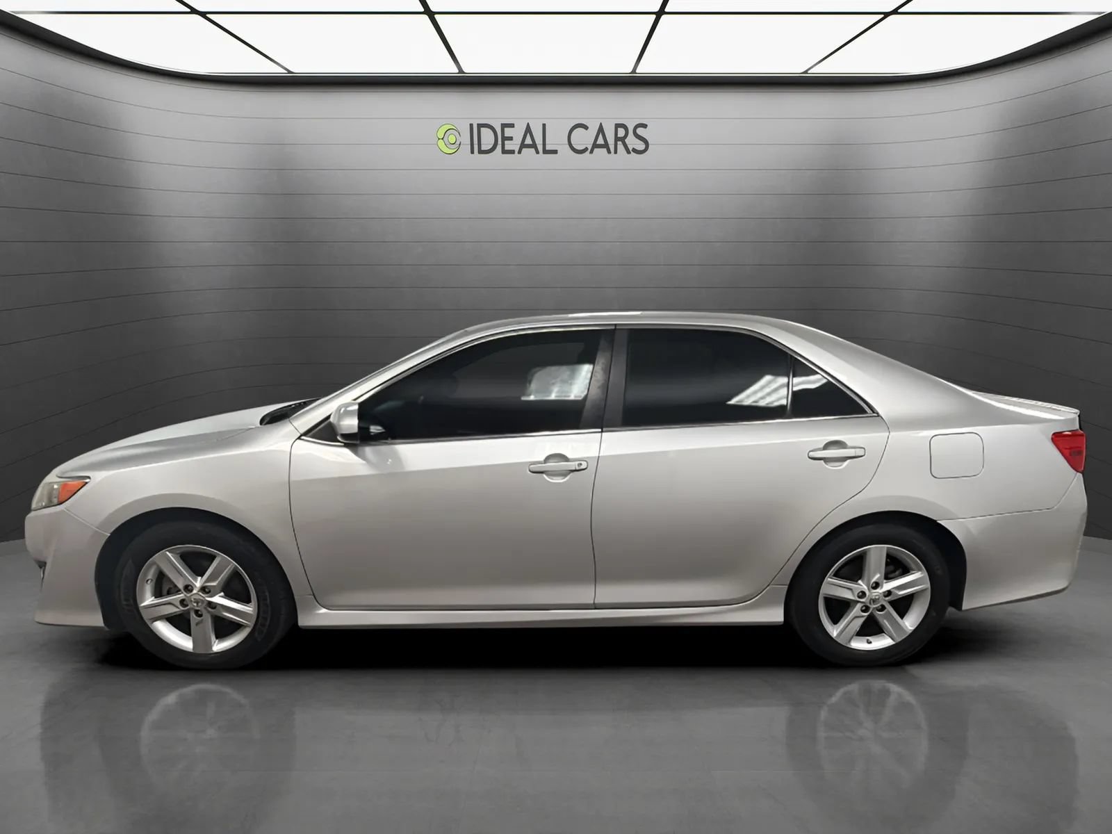 Used 2013 Toyota Camry SE FWD image 8