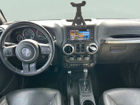 Used 2017 Jeep Wrangler Unlimited Sahara w/ Dual Top Group AWD/4WD image 13