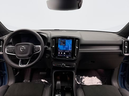 Used 2025 Volvo XC40 B5 Plus AWD/4WD image 14