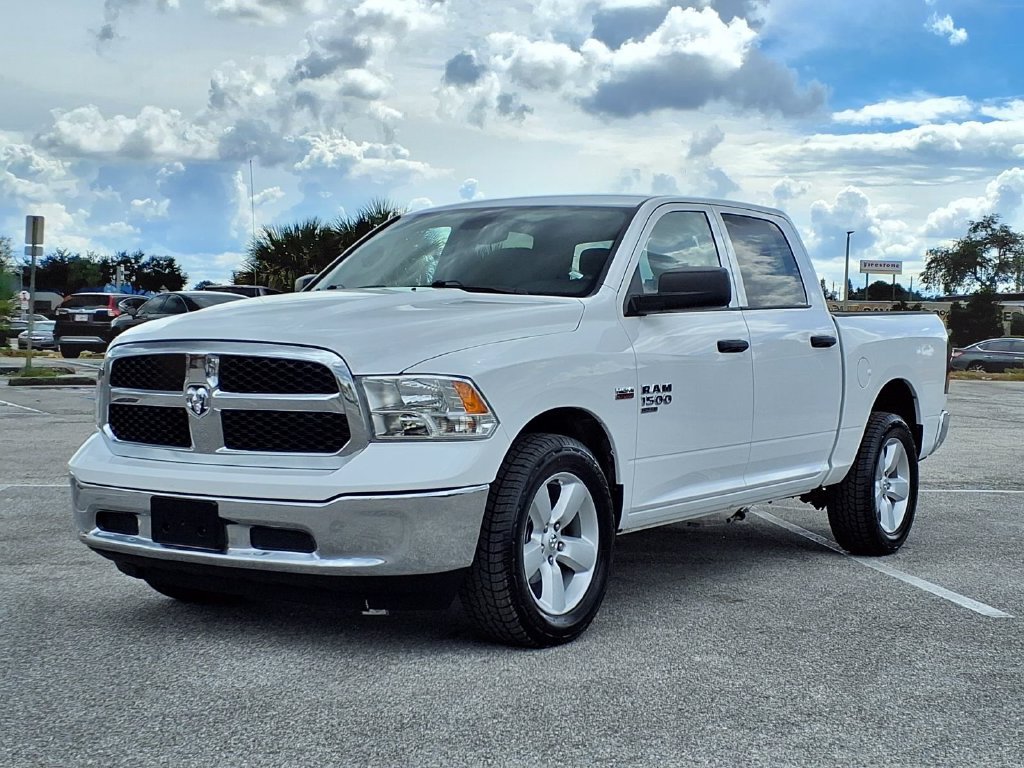 Used 2022 RAM 1500 Classic SLT AWD/4WD image 3