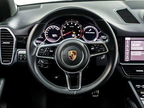 Used 2021 Porsche Cayenne S image 18