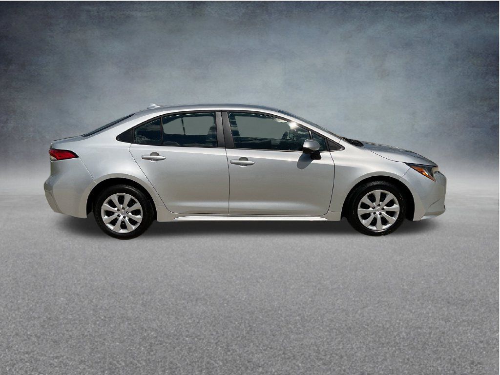 Used 2025 Toyota Corolla LE FWD image 8