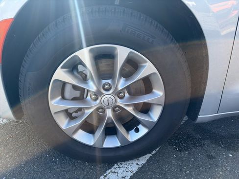 New 2026 Chrysler Pacifica Select image 2