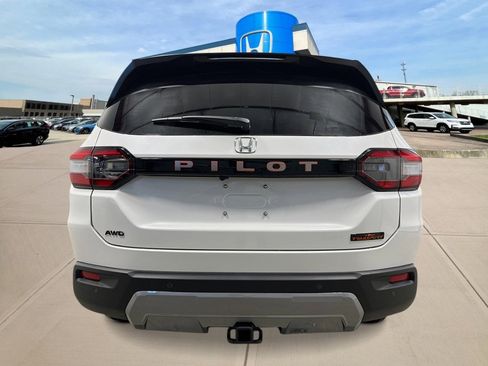 New 2026 Honda Pilot TrailSport image 4