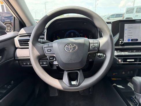 Used 2025 Toyota Camry LE FWD image 19